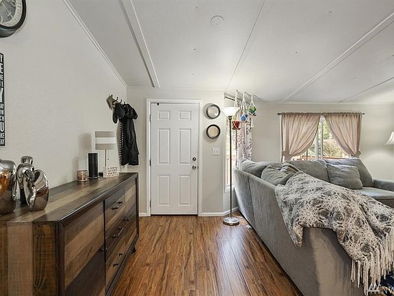 4th image of 51 SE Barberry Ct
