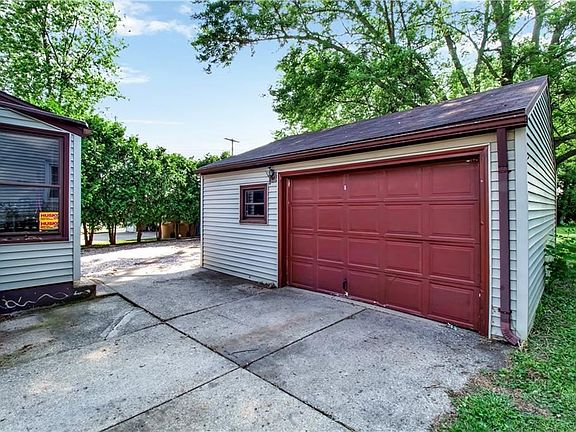 2nd image of 14 Princeton Ct