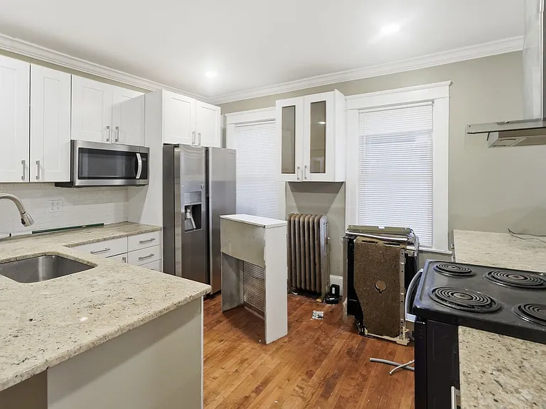 131 Providence St — Photo 12