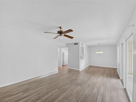 5th image of 600 Fairways Cir #B