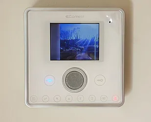 Rented by R New York