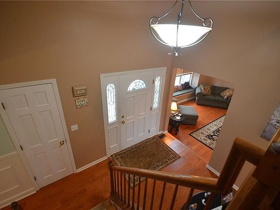 3rd image of 32 Walnut Hill Dr
