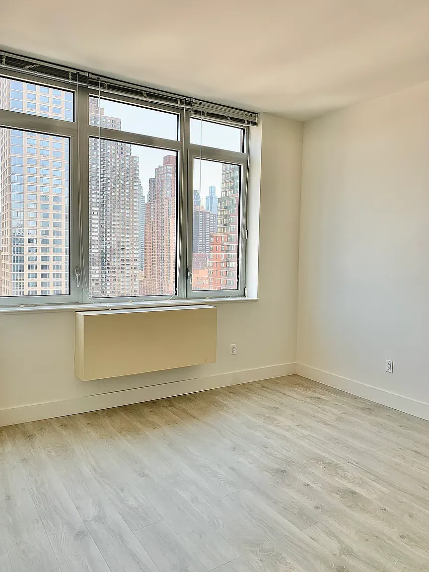 229 West 60th Street — Photo 4