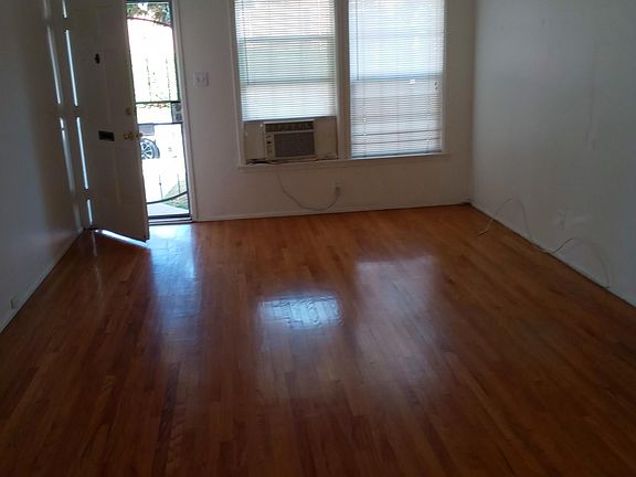 4th image of 11635 1/2 Magnolia Blvd