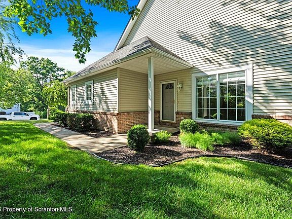 4th image of 35 Sharon Dr