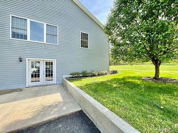 2nd image of 4 Rose Hill Farm Dr
