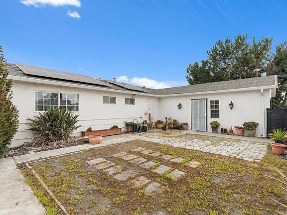 4th image of 15940 Warfield Rd