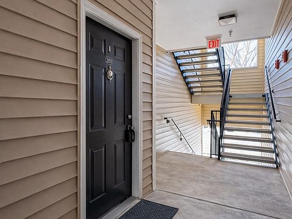 4th image of 19623 Galway Bay Cir APT 202