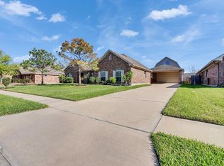 6827 Davy Crockett Dr, Manvel, TX 77578