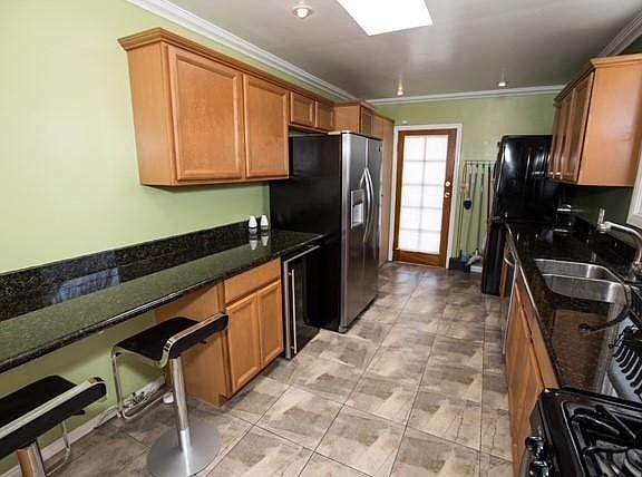 3rd image of 13734 Jefferson Ave