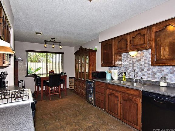 4th image of 410 Mockingbird Ln