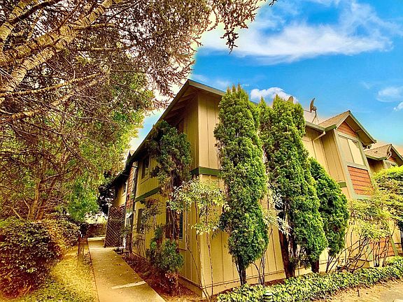 3rd image of 216 Vista Prieta Ct