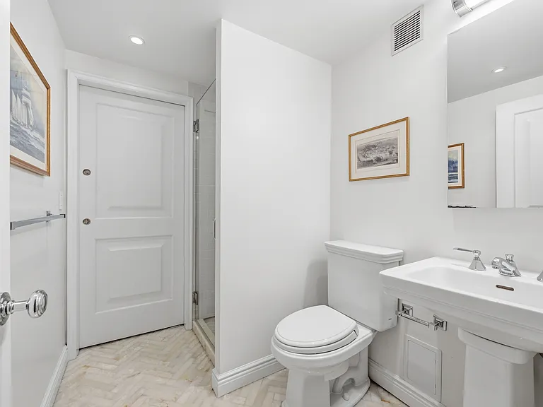 240 Centre St #4R — Photo 9