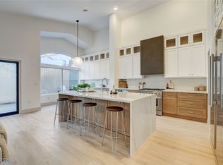 8113 Sunset Cove Dr, Las Vegas, NV 89128