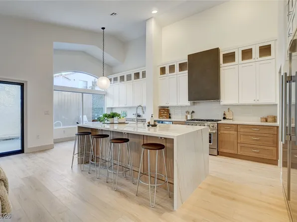 8113 Sunset Cove Dr, Las Vegas, NV 89128