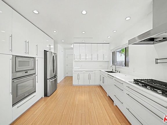 4th image of 9512 Duxbury Ln