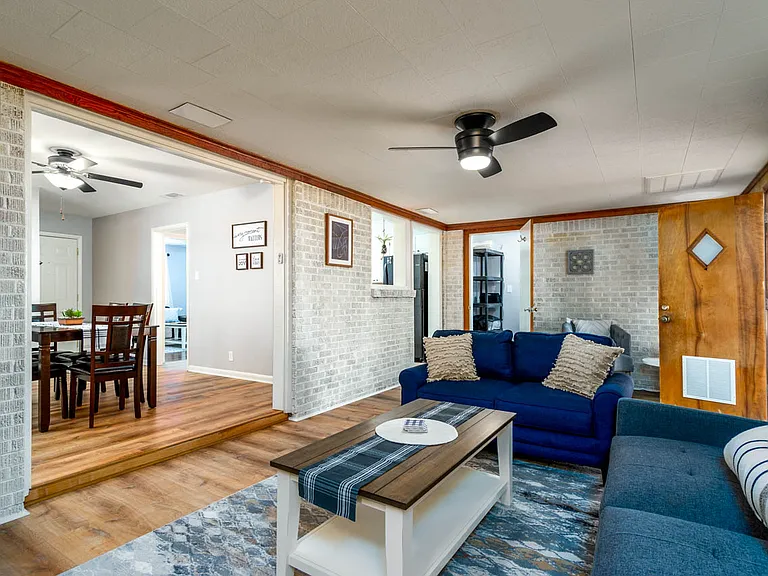 312 Warren St — Photo 3