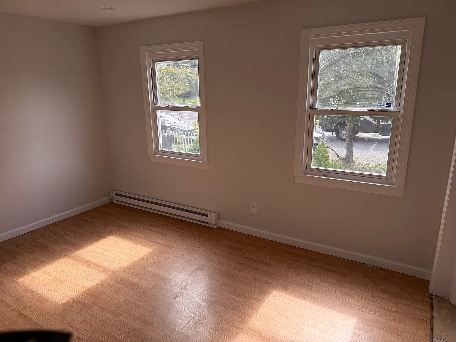 820 E Hazelwood Ave — Photo 3