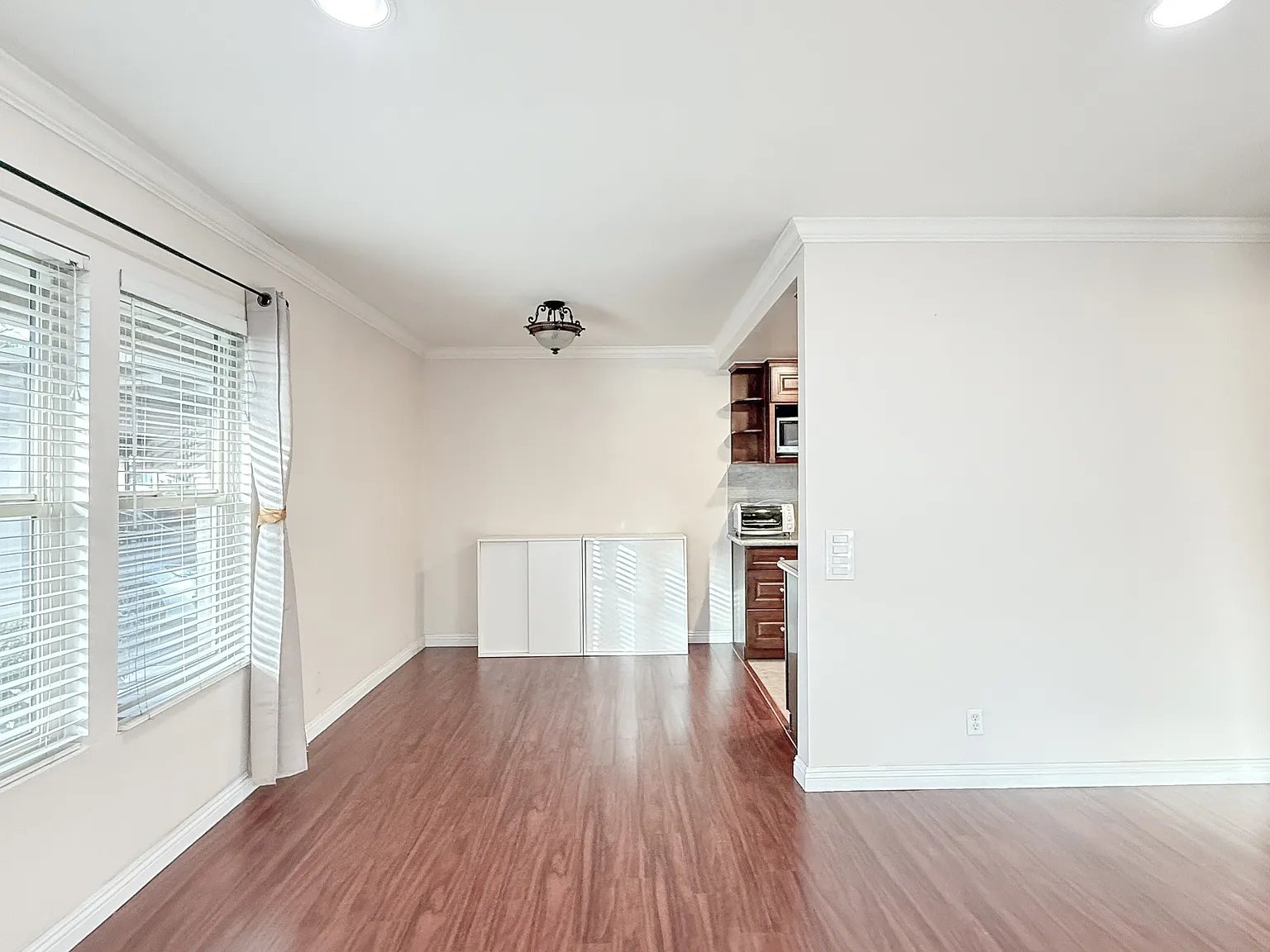 2 bed, 1018 sqft, $3,100 — Photo 1