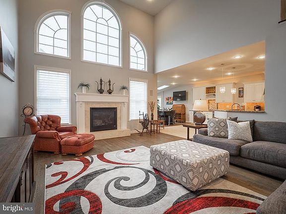 4th image of 6 Augusta Ln