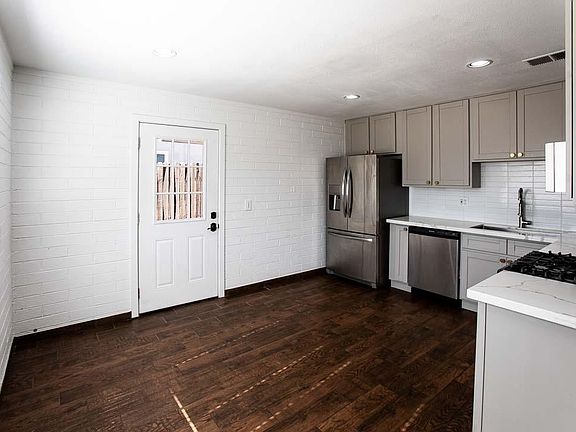 5th image of 120 E Cullumber Ave