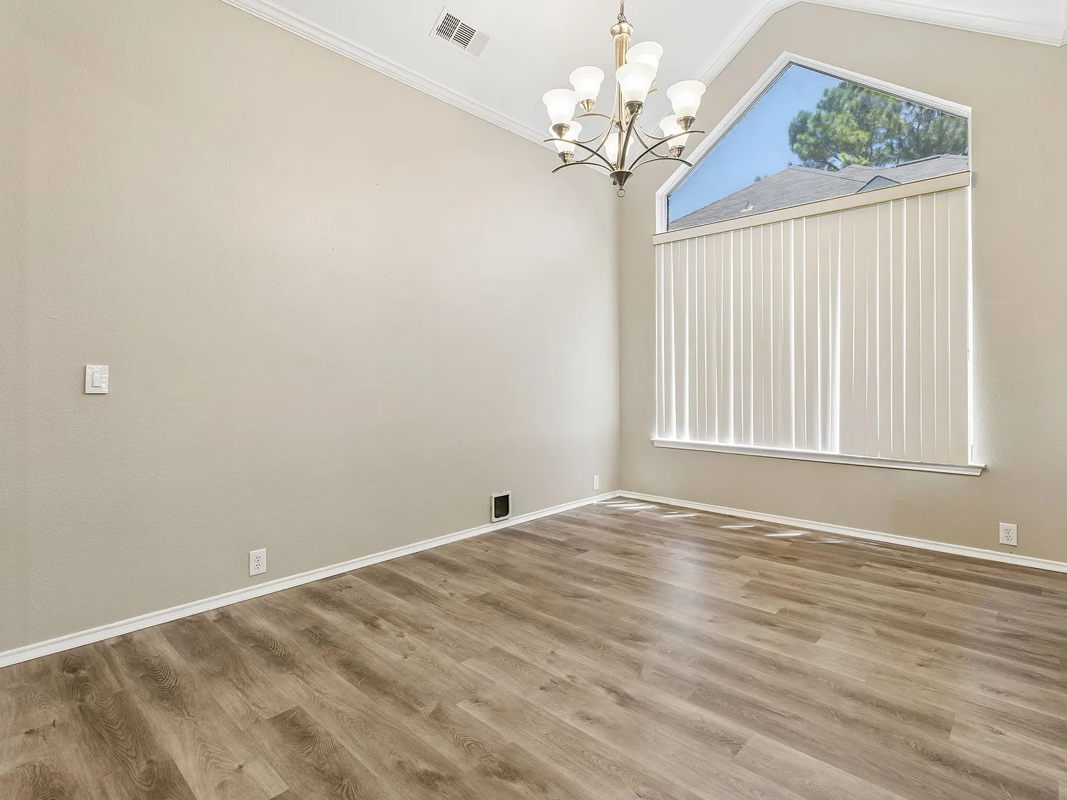 4 bed, 2543 sqft, $2,995 — Photo 4