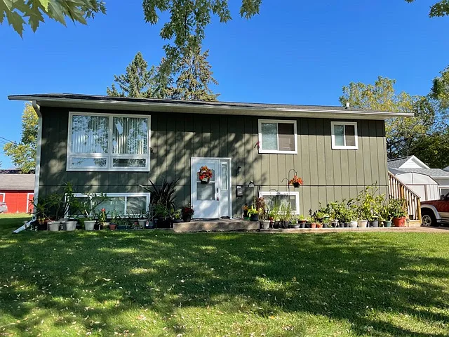 6 bed, $1,550 — Photo 1