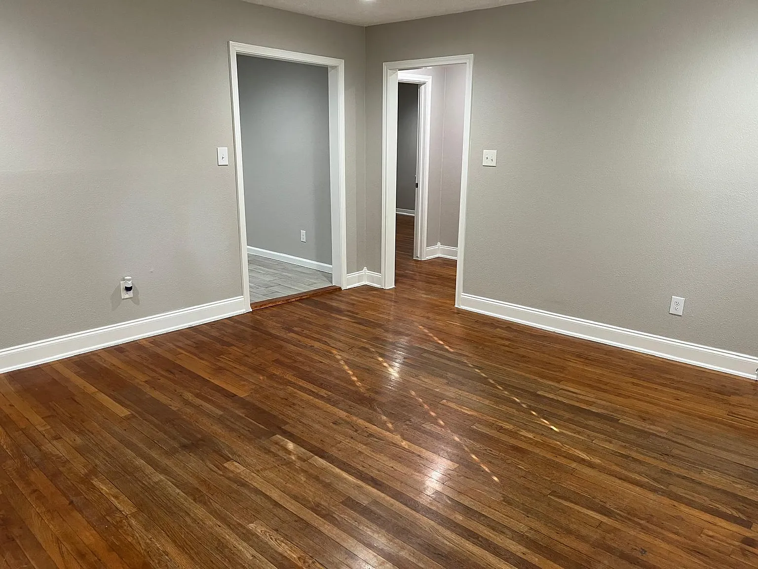 3 bed, 2.0 bath, 1412 sqft, $2,100 — Photo 4