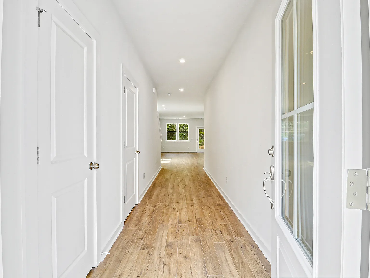 4 bed, 2505 sqft, $3,150 — Photo 4