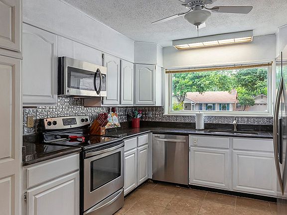 5th image of 212 W Driftwood Dr