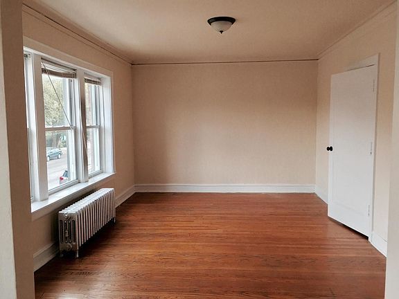 3rd image of 5425 W Montrose Ave APT 1N