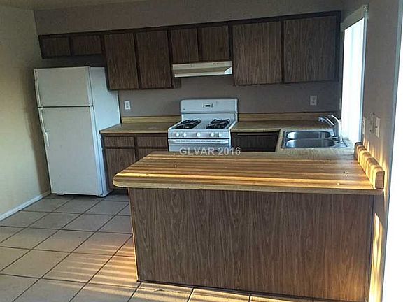 5th image of 216 Carlin Ave