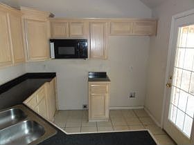 3rd image of 624 Oliver Ln