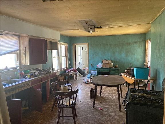 4th image of 2229 Valley St