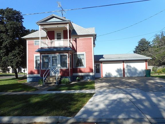 another front view showing large garage