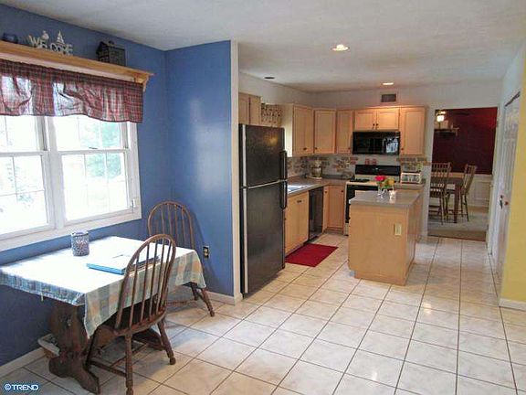 2nd image of 122 Cassidy Ct