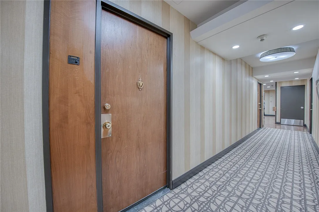 1 bed, 1033 sqft, $2,250 — Photo 2