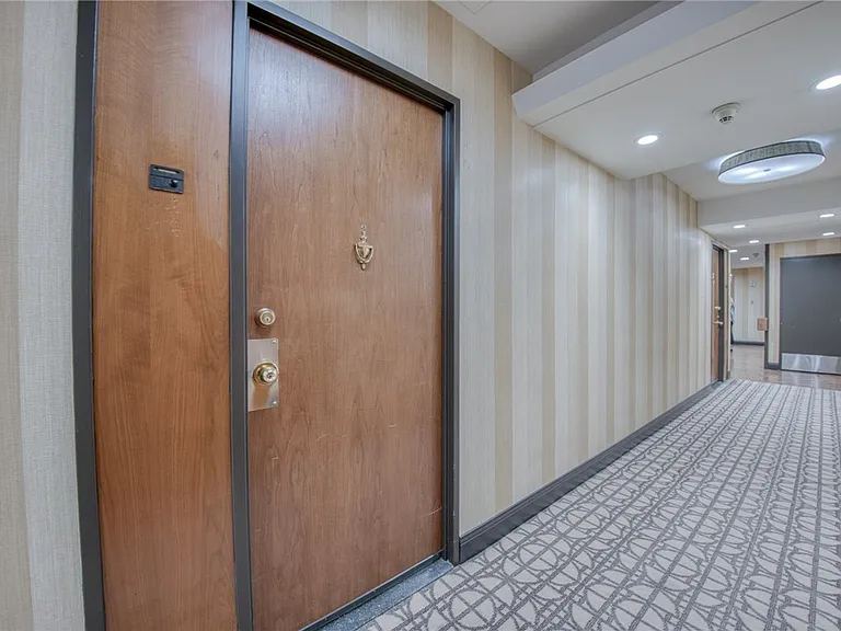 320 Fort Duquesne Blvd #26N — Photo 2