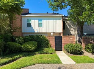 71 Cayenne Cmn, Lake Jackson, TX 77566