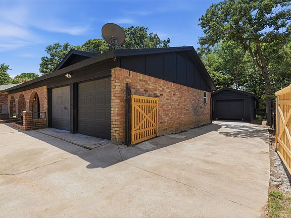 2nd image of 2706 Mintwood Pl