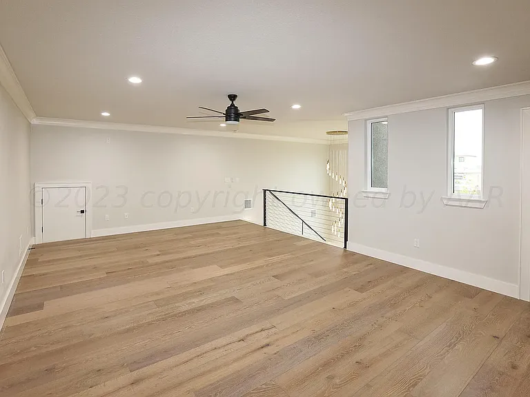 9405 Rockridge — Photo 36