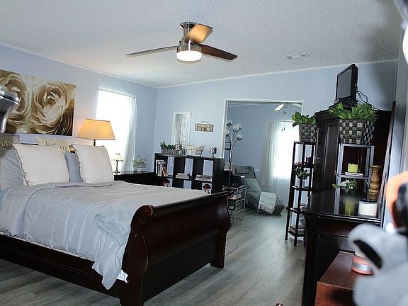 4th image of 770 London Bridge Rd