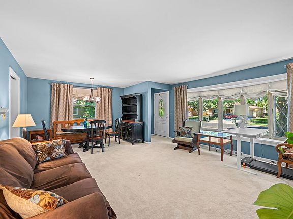 3rd image of 705 N Drury Ln