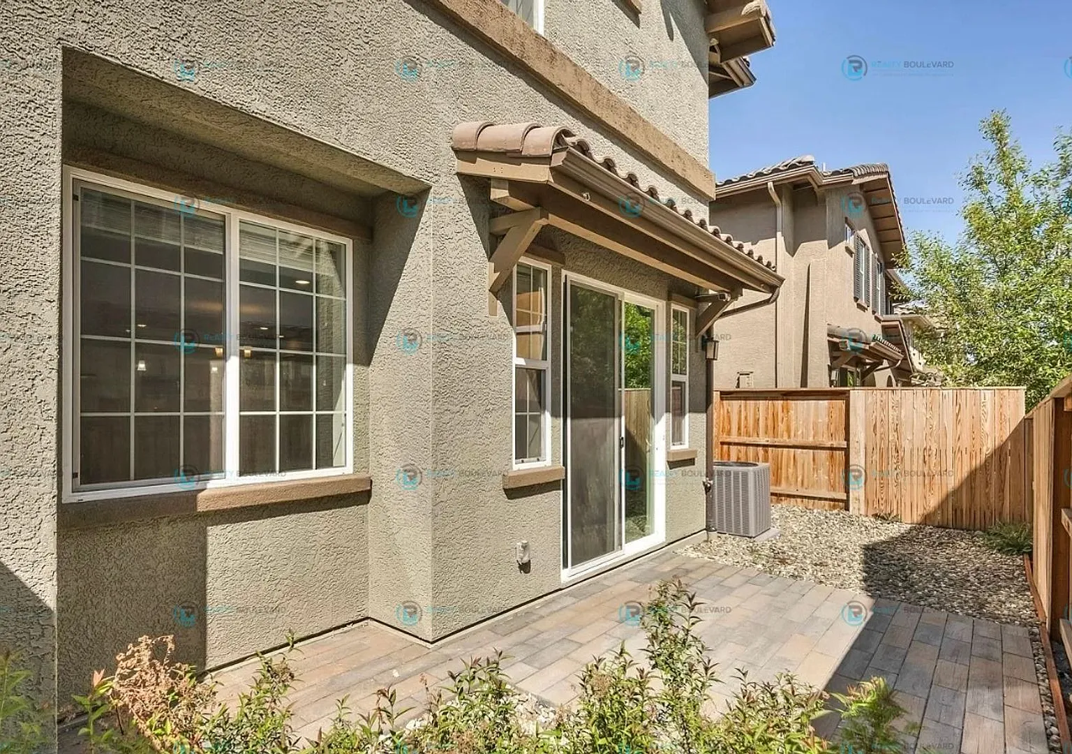 Discover luxurious living in this stunning 3-bedroom, 2-bathroom, 2-story condo, perfectly design... — Photo 3