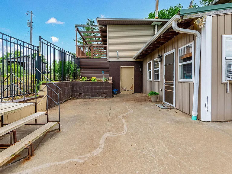 852 N Dometrorch Rd — Photo 16