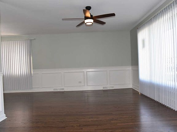 4th image of 352 Hoxie Ave