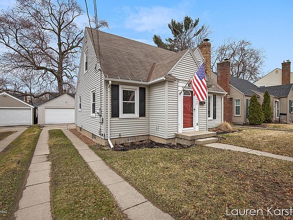 3rd image of 2457 Almont Ave SE