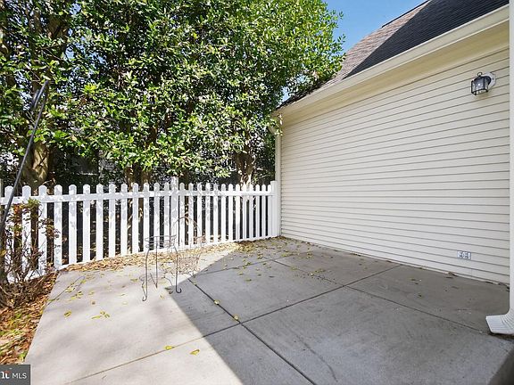2nd image of 825 Dunbrooke Ct