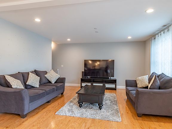 4th image of 15 Deerwood Drive #C