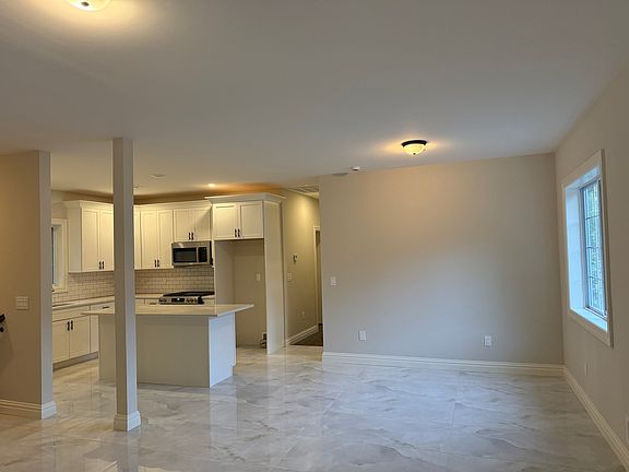 5th image of 83 Wandel Ave #2